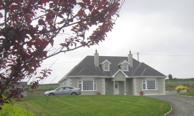 Knockaderry Cross Roads House | Pet-Friendly Co Wexford/Carlow Holiday Home with Spa