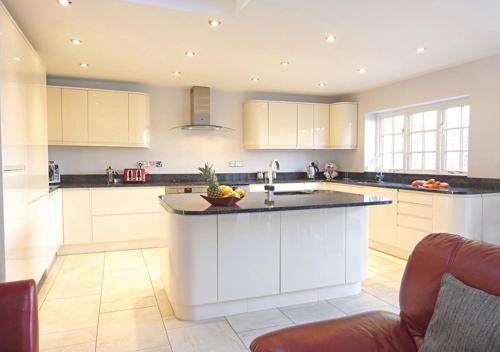 Gosport House | Pet Friendly Coach House with 4-Star Comfort & High Ratings