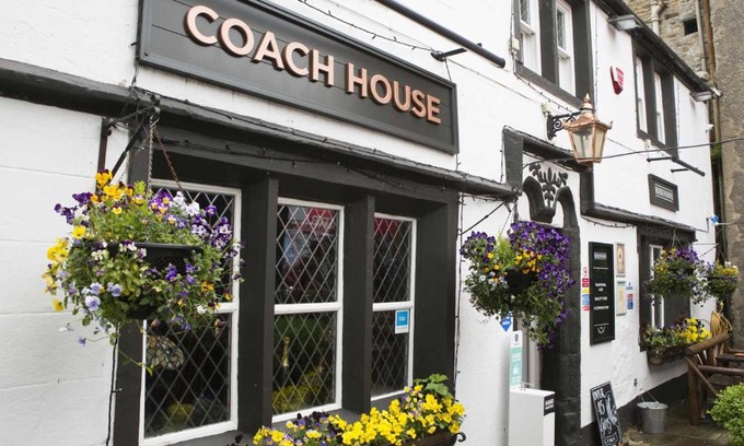 High Bentham Hotel | Discover Coach House: Pet-Friendly Retreat with Dining