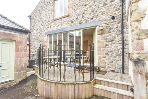 Matlock Bath House | Inviting Coach House Mews: Family-Friendly with Breakfast
