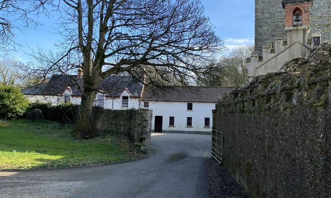 Tomhaggard House | Spacious Coach House for 8 Near Beautiful Beaches