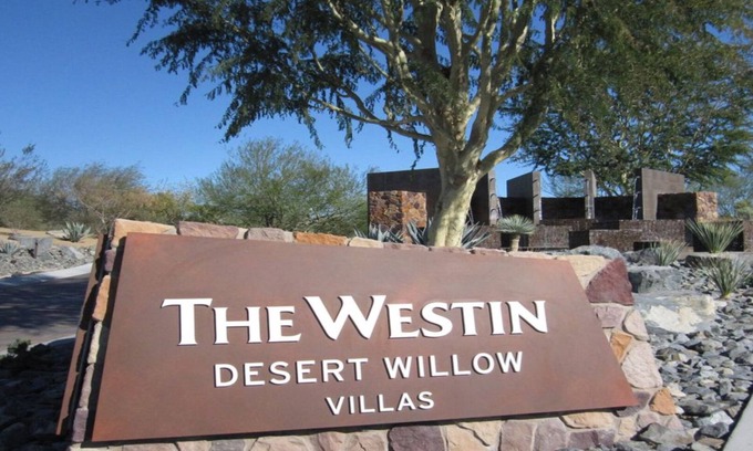 Palm Desert Villa | Coachella 2024: Unforgettable Stay with Hot Tub & Breakfast