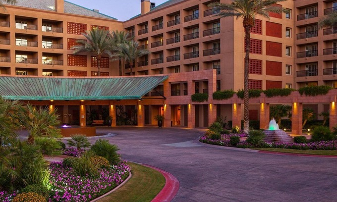 Indian Wells Resort | Modern Rooms with Balconies and Scenic Views Near Coachella