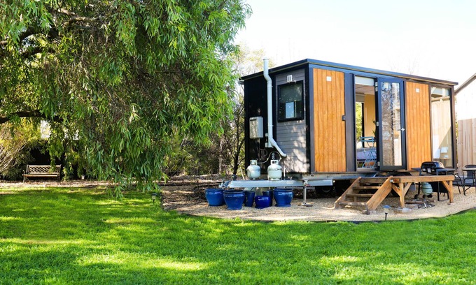 Sorell House | Relaxing Getaway at Coachman's Rest Cabin with Kitchen