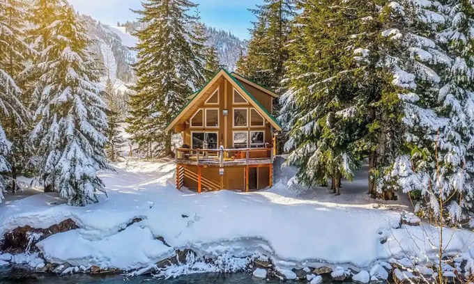 Snoqualmie Pass House | Coal Creek Cabin