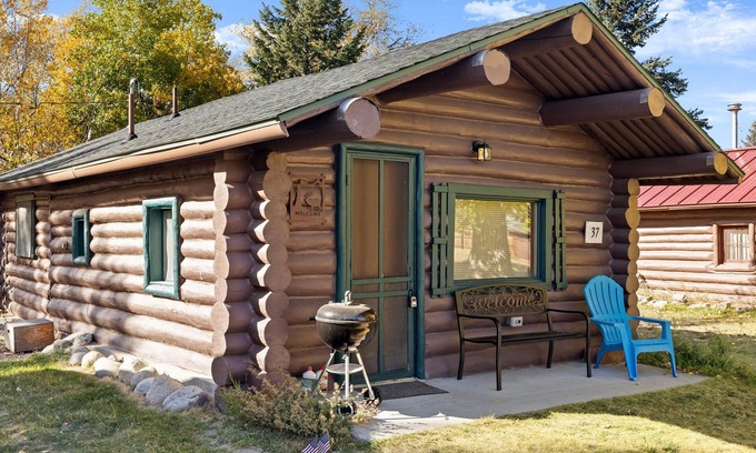 Red Lodge House | Discover Coal Creek Cabin: Dog-Friendly with Top Amenities
