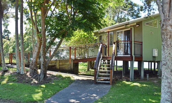 Rainbow Reach House | Coast and Country Cabin 6: Pet-Friendly Retreat Awaits!