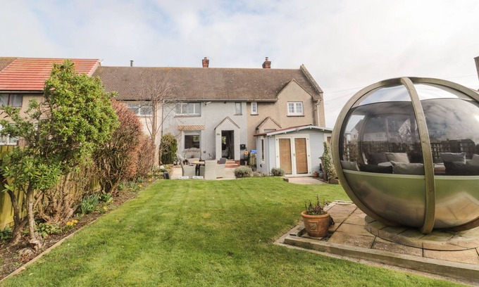 Bamburgh Cottage | COAST COTTAGE, pet friendly, character holiday cottage in Bamburgh