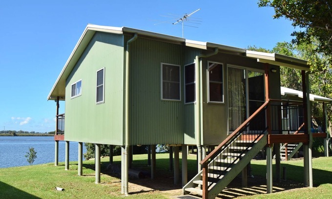 Rainbow Reach Cabin | Cozy Coast & Country Cabin 2 with Ocean View and Pool