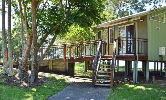 Rainbow Reach Cabin | Coast & Country Cabin 6: Family-Friendly Oceanfront Retreat