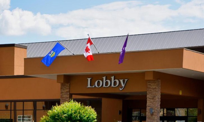 South Lethbridge Hotel | Discover Coast Lethbridge Hotel & Conference Centre Oasis