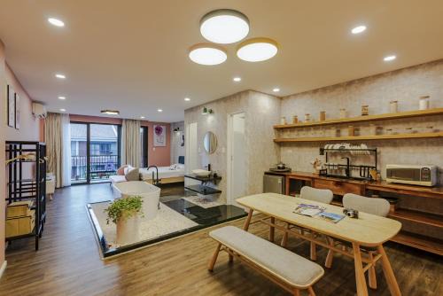 Duong To Hotel | Coast Pearl Hotel & Apartment - Free Airport PickUp