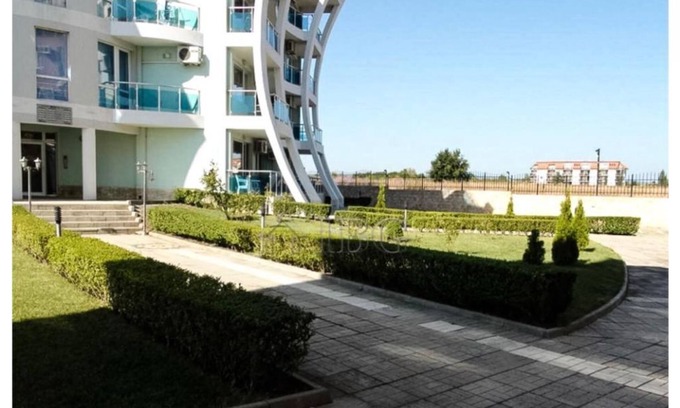 Chaika House | Coast View Apartment: Relax by the Pool with Ocean Vistas