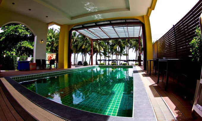 Ban Bang Saen Hotel | Family-Friendly Getaway at Coasta Bangsaen with Pool & Breakfast
