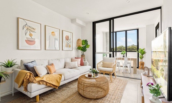 Dee Why Apartment | Coastal 2-Bed Apartment Steps from the Beach with Amenities