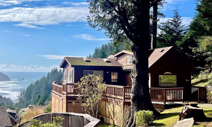 Brookings Hotel | Serene Coastal Retreat with Hot Tub & Breathtaking Views