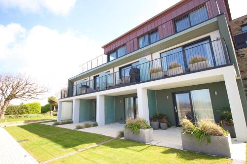 Constantine Bay Apartment | Seaside Retreat with Pet-Friendly Amenities and Ocean Views