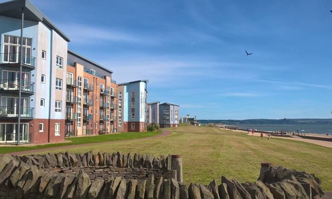 Llanelli Apartment | Coastal Apartments - Wales: Family-Friendly with Ocean Views
