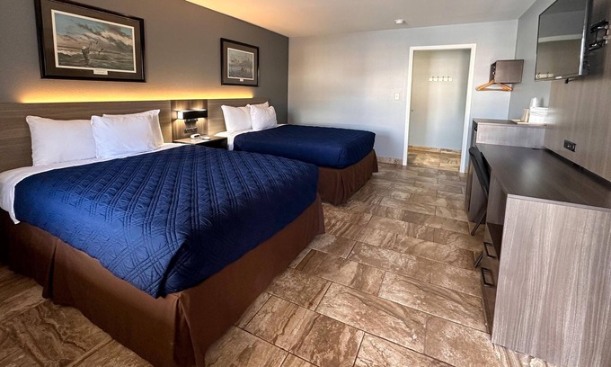 Long Mott Hotel | Guest Rated Coastal Bend Motel & RV Park with Pool & Breakfast