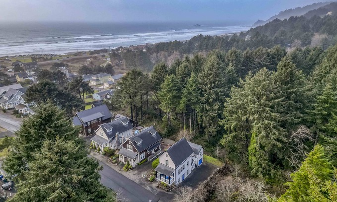 Roads End House | Beachfront Retreat in Belhaven - Pet-Friendly & Ocean Views