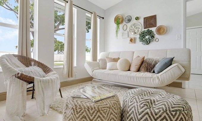 Hobe Sound House | Coastal Breeze Bungalow - Beautiful Hobe Sound / Close to Beach / 3 BE - 3 BA