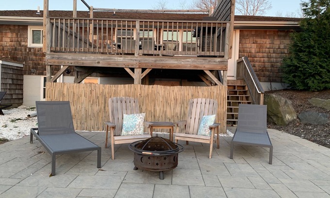 Tiverton House | Seaside Sunsets and Family-Friendly Amenities Await You