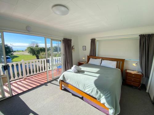 Patons Rock House | Family-Friendly Coastal Retreat at Patons Rock, Rated 9/10