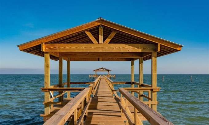 Sailhouse Apartment | Coastal Escape with Pool, Pet Friendly & Family Amenities
