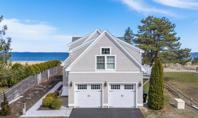 Southern Coast House | Oceanview Retreat: Last July Week with Unmatched Reviews!