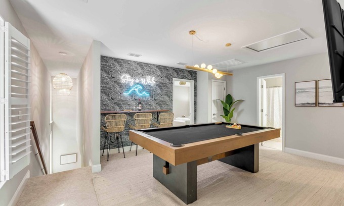 North Charleston House | Coastal Chic Retreat: Top-Rated Getaway Near Charleston