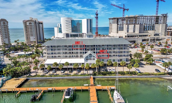 Clearwater Beach Apartment | Coastal Comfort x2! Perfect for Groups – Sleeps 18