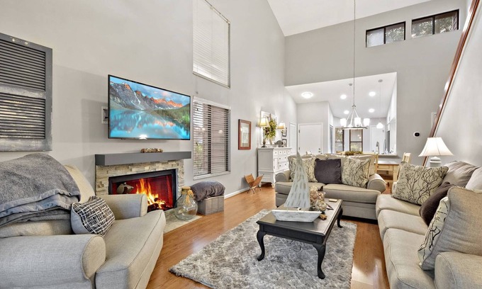 St. Simons Island Condo | Coastal Comfort: Enjoy Pool Access and Couples Discounts