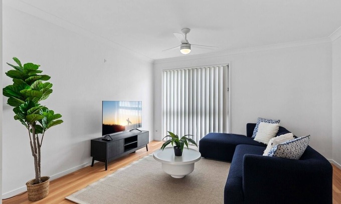 Redcliffe Apartment | Coastal Comfort 3BR Home in Heart of Redcliffe