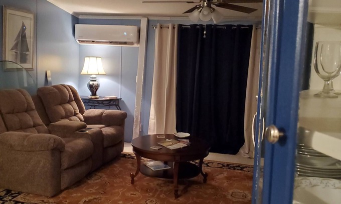 Davis House | Coastal Community Getaway: Blue Fin Escape with Ocean Views