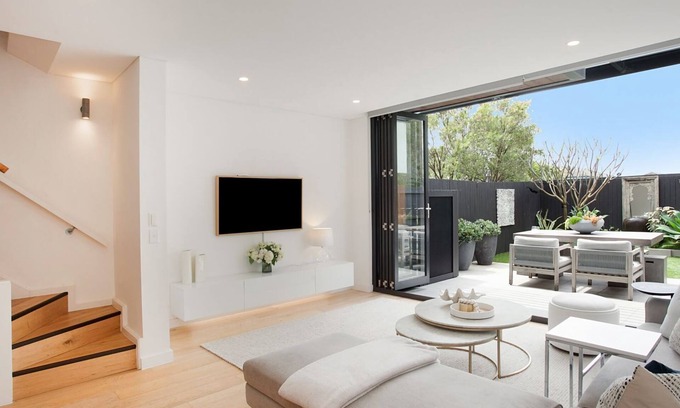 Maroubra House | Beachside Retreat at Coastal Cool Maroubra with Pool Access