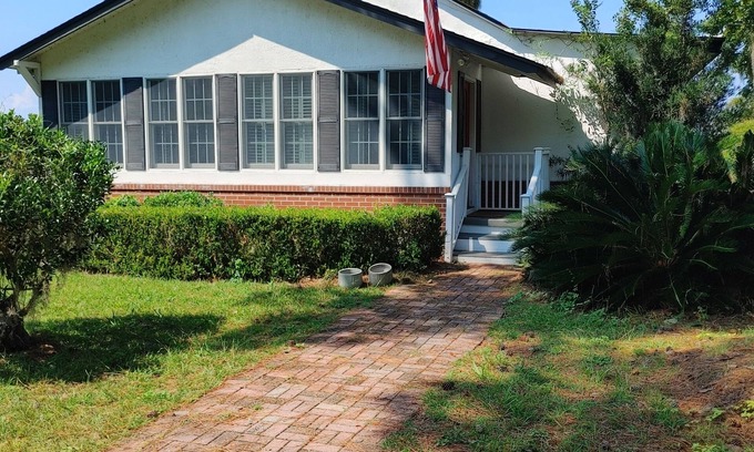 Whitemarsh Island Cottage | Coastal Cottage Retreat with Ocean Views and Boat Dock
