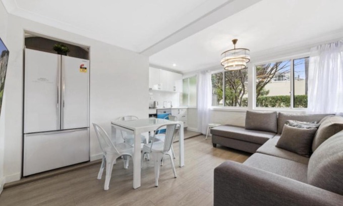 Ettalong Beach House | Relaxing Coastal Cottage with Ocean View in Ettalong Beach