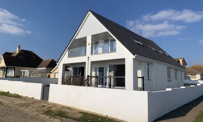 Peacehaven House | Coastal Cottage with Ocean Views & Guest Rated 9.8