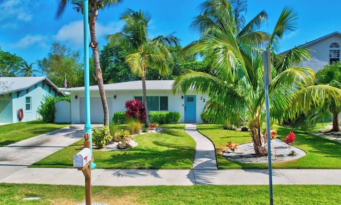 Boynton Beach House | Coastal Cottage private oasis w/Hot Tub & less than 5 minutes to beach!