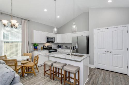 Ono Island House | Coastal Cottage: Family-Friendly Getaway by the Sea