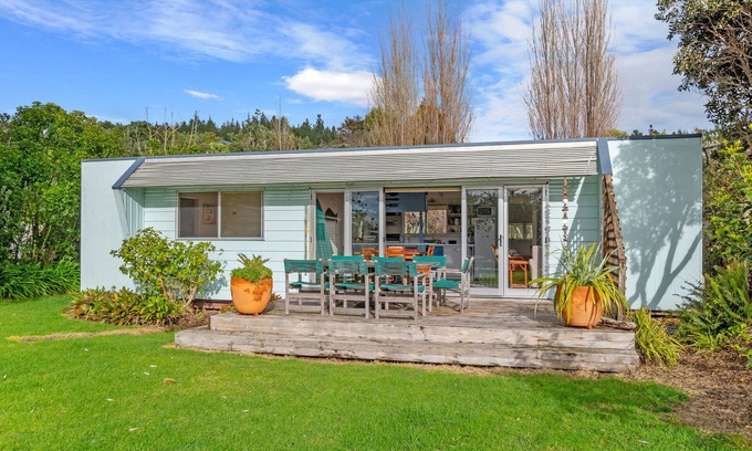 Waipu Cove House | Coastal Cove Holiday Home at Waipu Cove – Family-Friendly Stay