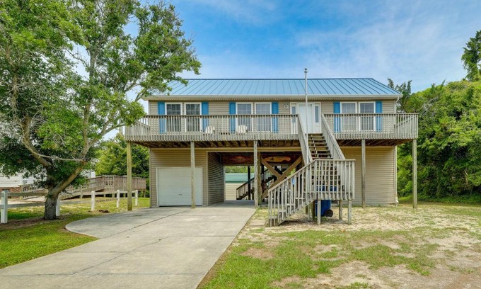 Emerald Isle House | Coastal Emerald Isle Retreat: Family and Pet Friendly Getaway