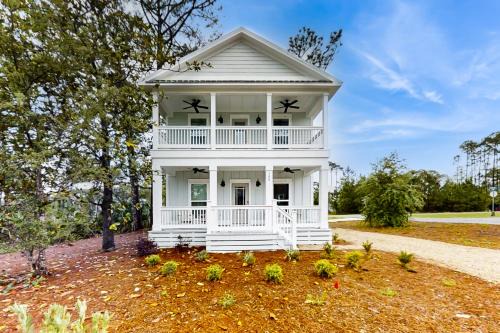Carrabelle House | Coastal Escape: Family-Friendly Getaway with Pool & Pets