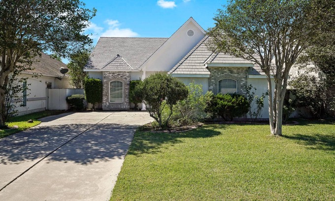 South Side House | Coastal Escape: 5BR Beachfront Retreat with Pet-Friendly Perks