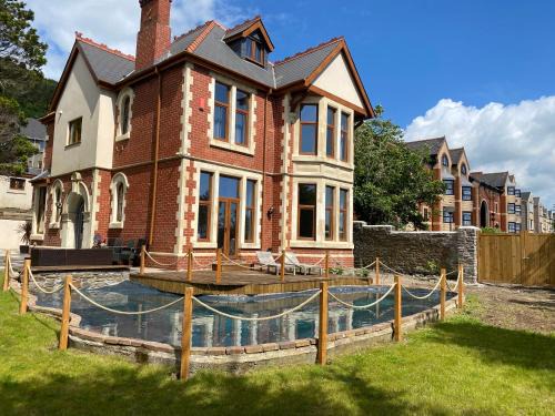 Port Talbot House | Beachfront 4-Bed Mansion: Pool & Ocean View Retreat