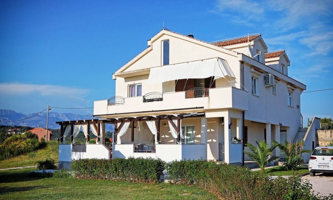 Ljubac Apartment | Modern Apartment in Ljubac with Private Terrace & Breakfast