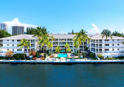 Boca Raton Apartment | Coastal Escape Walk to Beach Pool and Gym