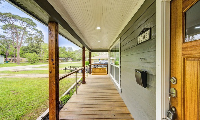 La Marque House | Coastal Getaway in La Marque!