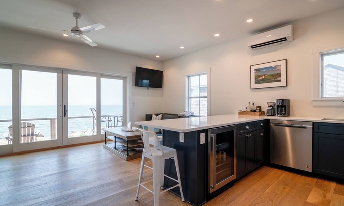 Madison House | Idyllic Coastal Retreat with Water Views and Pet-Friendly Rooms
