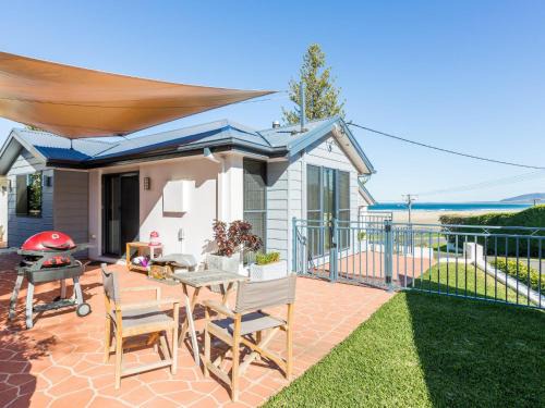 Gerroa House | Guest Rated 9.5: Coastal Haven at Gerroa for Families
